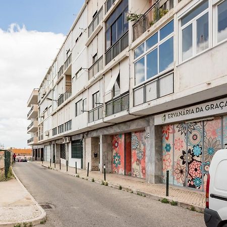 Stroll To Coffee Shops Near A Renovated Hillside Apartment In Graca Lisabona Exterior foto