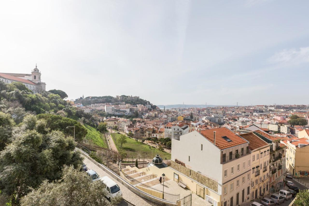 Stroll To Coffee Shops Near A Renovated Hillside Apartment In Graca Lisabona Exterior foto