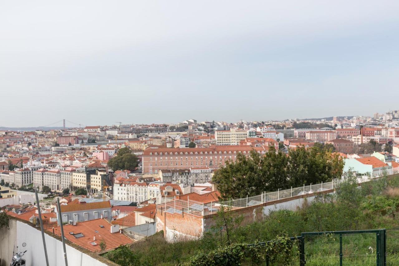 Stroll To Coffee Shops Near A Renovated Hillside Apartment In Graca Lisabona Exterior foto