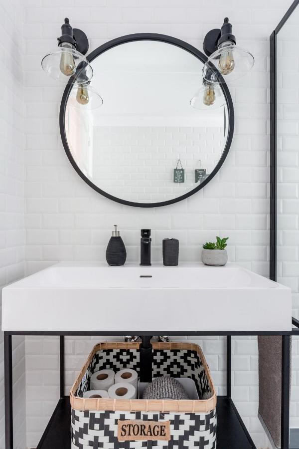 Stroll To Coffee Shops Near A Renovated Hillside Apartment In Graca Lisabona Exterior foto