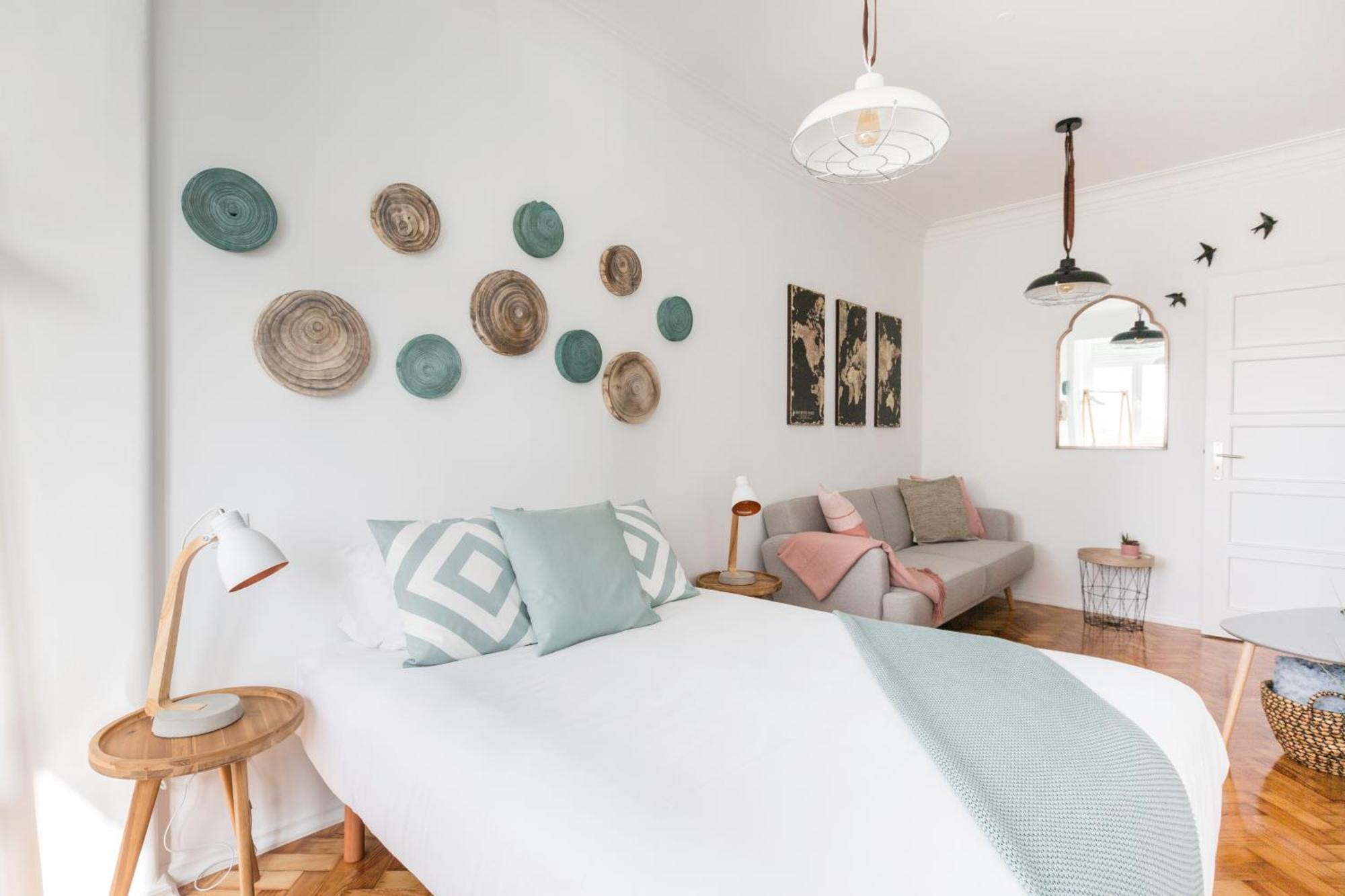 Stroll To Coffee Shops Near A Renovated Hillside Apartment In Graca Lisabona Exterior foto